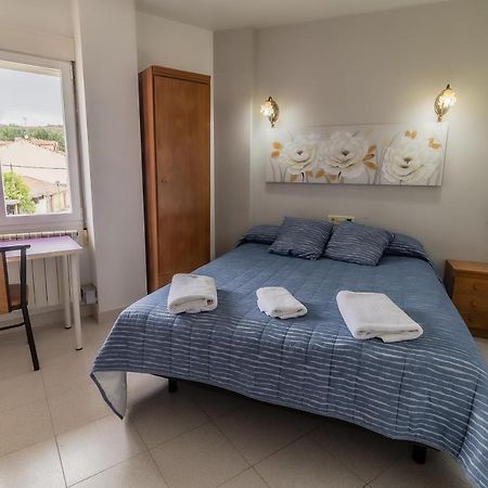 Hostal - Restaurante La Buena Villa By Vivere Stays Villalonquejar Ngoại thất bức ảnh