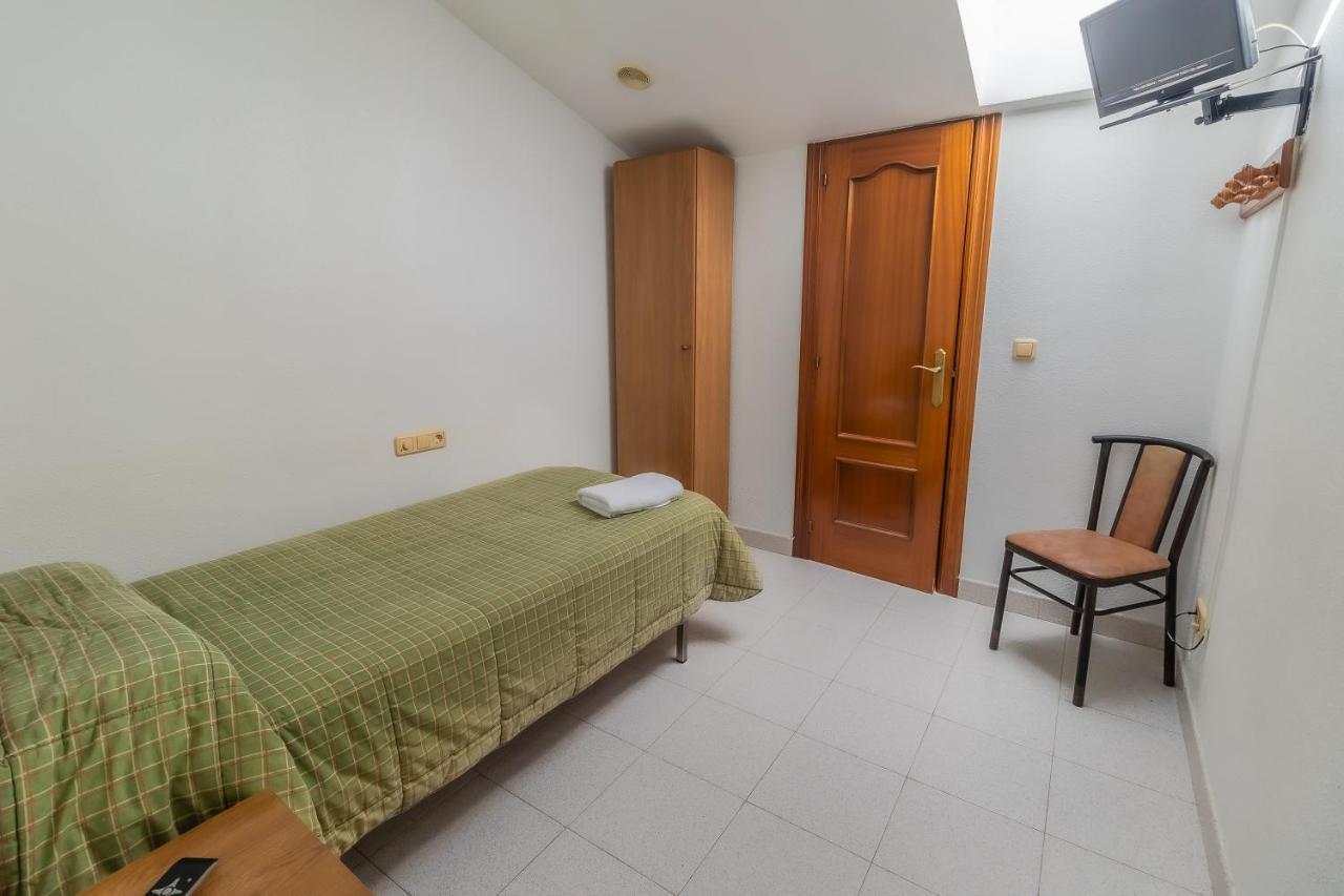 Hostal - Restaurante La Buena Villa By Vivere Stays Villalonquejar Ngoại thất bức ảnh