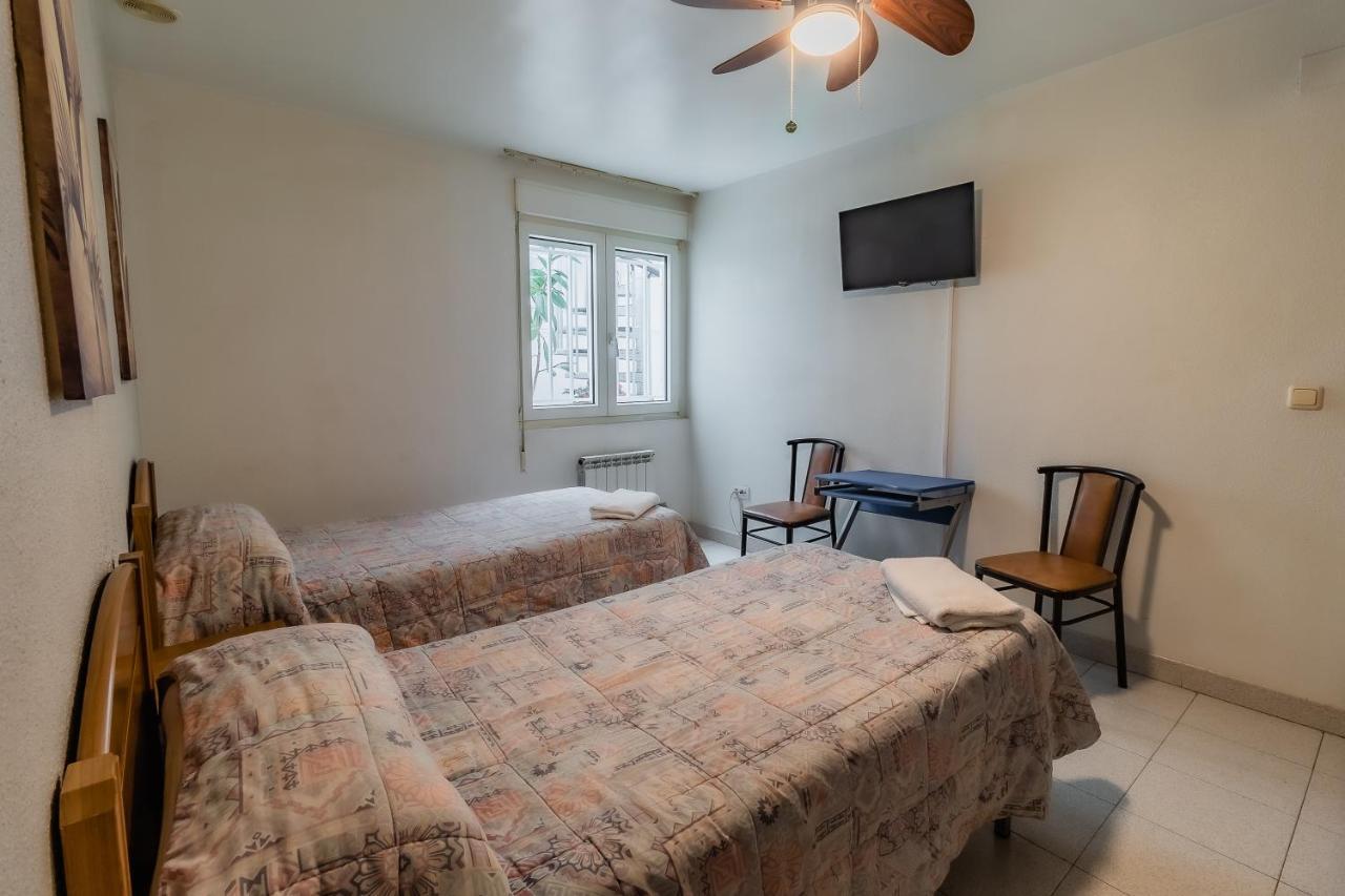Hostal - Restaurante La Buena Villa By Vivere Stays Villalonquejar Ngoại thất bức ảnh