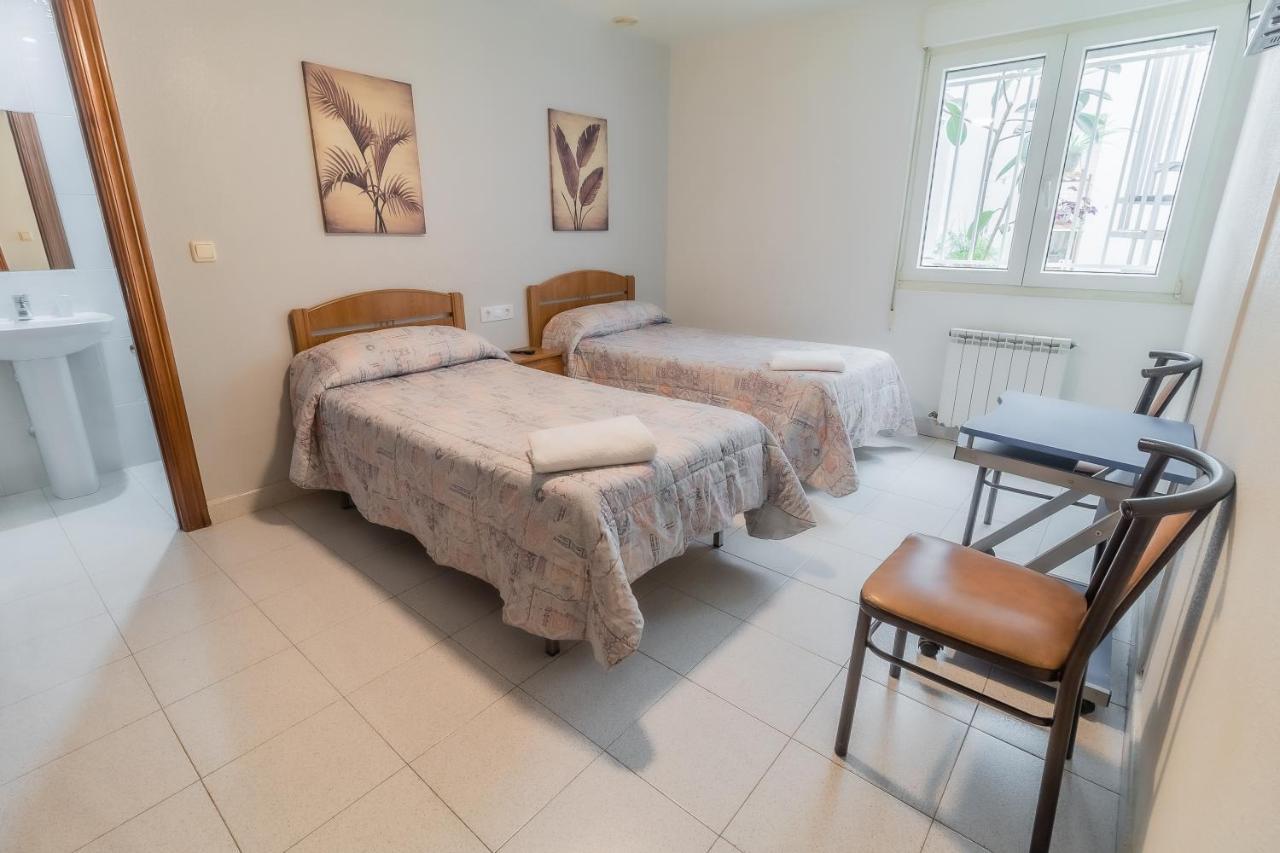 Hostal - Restaurante La Buena Villa By Vivere Stays Villalonquejar Ngoại thất bức ảnh