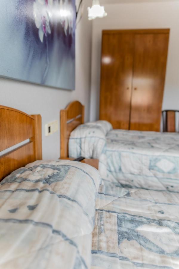 Hostal - Restaurante La Buena Villa By Vivere Stays Villalonquejar Ngoại thất bức ảnh